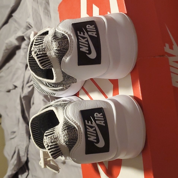 Nikes - Picture 2 of 6